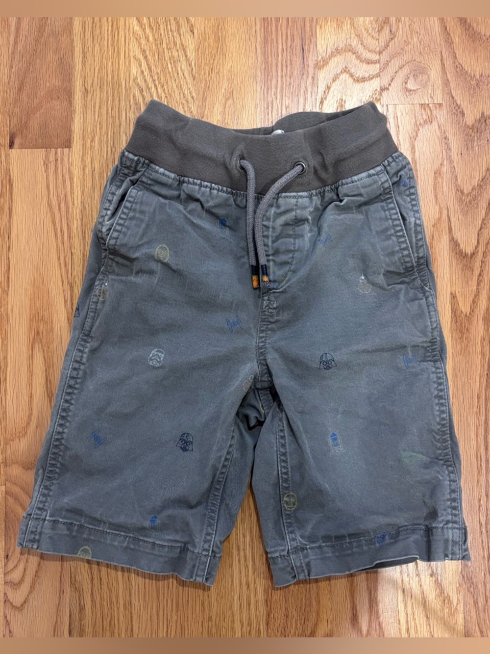 Boys Gap Kids Star Wars Shorts - Darth Vader Stormtrooper Collab - size S